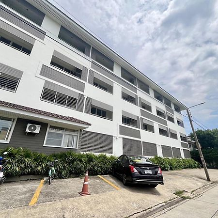 Ruan Plaisoi Apartment Bangkok Ngoại thất bức ảnh