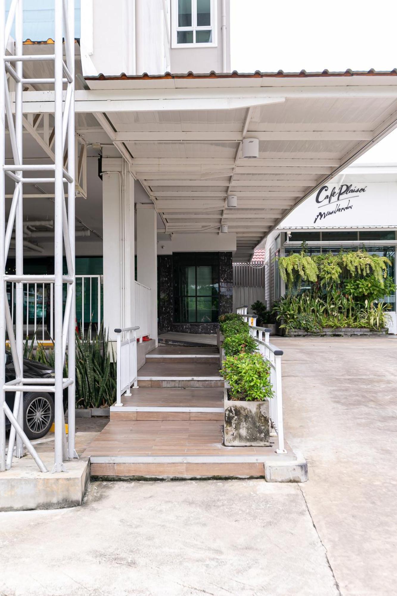 Ruan Plaisoi Apartment Bangkok Ngoại thất bức ảnh