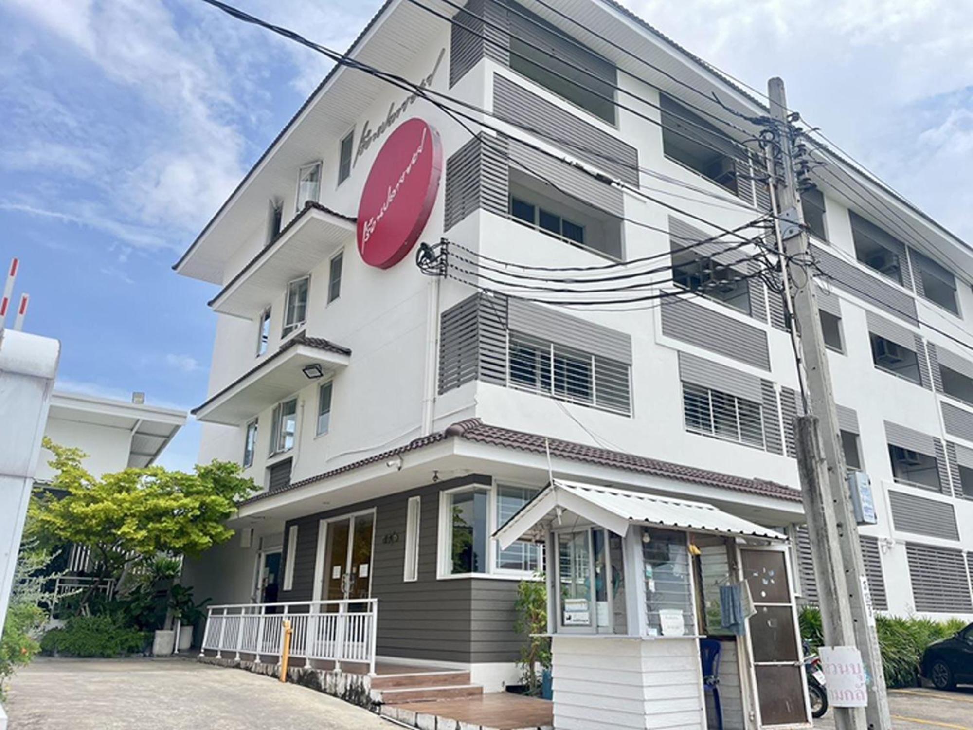 Ruan Plaisoi Apartment Bangkok Ngoại thất bức ảnh